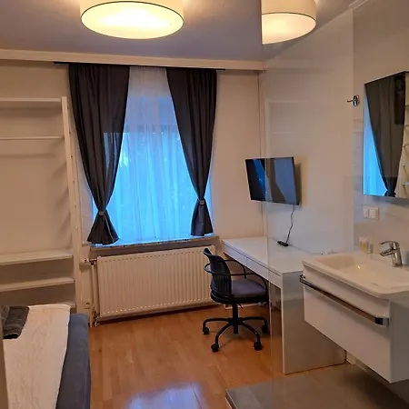 Apartment Flataid Gaestehaus Graschi - Gutes Und Guensiges Einzelzimmer - Steinbergstrasse